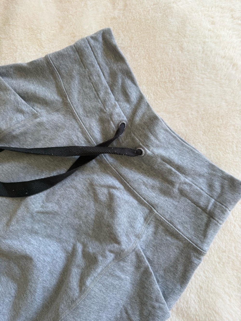 Lululemon Liberty Crop Heathered Fossil Gray Drawstring Jogger Capris - Picture 12 of 16